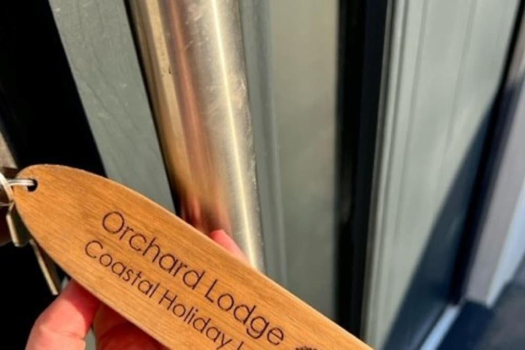 Orchard Lodge -Coastal Retreat, New Build, Village Views, Private Garden And Terrace Saint Brides Major Exterior foto